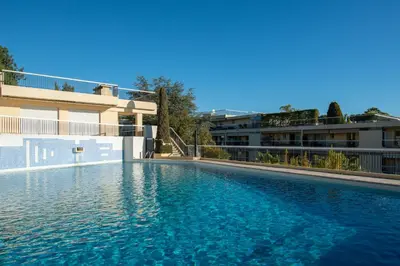 a large swimming pool in front of a building at 3 pièces vue mer et piscine quartier Parc Impérial in Nice