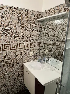 a bathroom with a sink and a shower at Beaulieu Sur Mer: Superbe Appart avec vue Mer in Beaulieu-sur-Mer