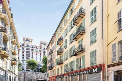 a building with a sign that reads out of dancem at Appartement Pertinax - Welkeys in Nice
