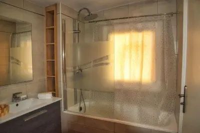 a bathroom with a shower and a sink at Maison Casa Milesa - Calme, Spa privatif sur demande, Parking securisé, à 12 min des plages in Nice