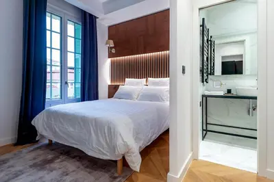 a bedroom with a large bed and a mirror at Superbe 2P Plage/ Promenade des Anglais 201 in Nice