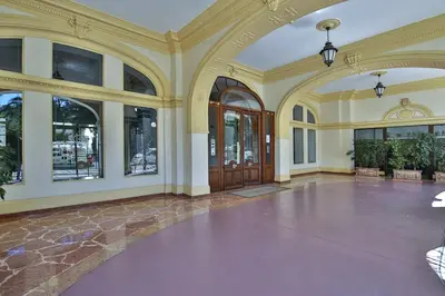an empty room with a large hall with doors and windows at Balcon vue Coulée Verte. Luxe Plein cœur de Nice in Nice