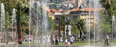 a group of people standing around a fountain in a park at Balcon vue Coulée Verte. Luxe Plein cœur de Nice in Nice
