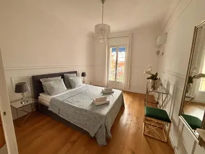a bedroom with a bed and a window at Le Nid Blanc Nice Centre in Nice