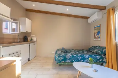 a small room with a bed and a table at Studio lumineux à 10 min de la plage in Nice