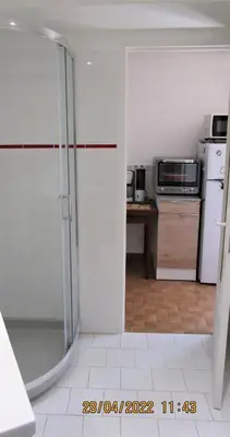 a kitchen with a glass shower door in a kitchen at NICE - STUDIO indépendant en VILLA - Mer ville calme jardinet in Nice