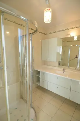 a bathroom with a shower and a sink at HELIANTHE - Superbe appartement avec terrasse vue mer et Château au Port de Nice in Nice