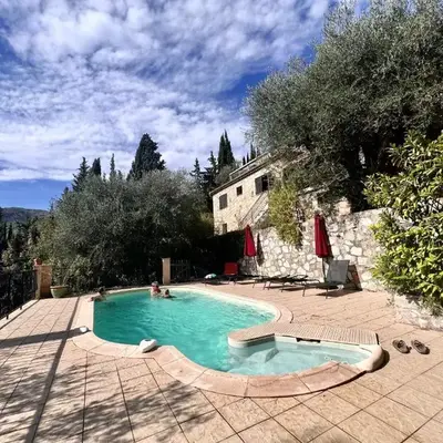 Entre Nice et Monaco grande Villa avec piscine privée 12 personnes