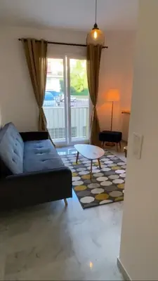 a living room with a couch and a table at Appartement entier. Nice Riquier in Nice