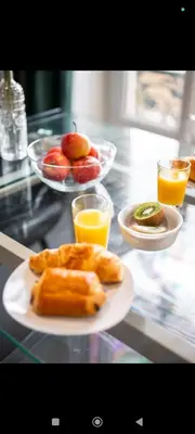 two plates of food on a table with glasses of orange juice at Super appartement au cœur de Nice! Bonnes vacances in Nice