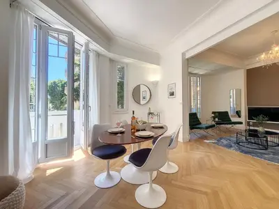 a living room with a table and chairs at Nestor&Jeeves - STANDING BAQUIS - Central - Close sea in Nice