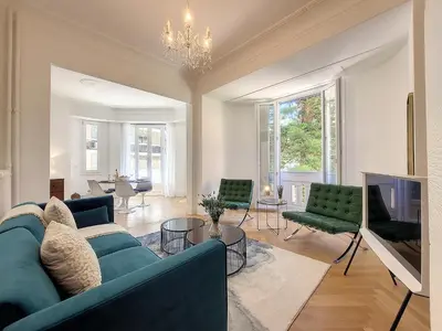 a living room with a blue couch and chairs at Nestor&Jeeves - STANDING BAQUIS - Central - Close sea in Nice