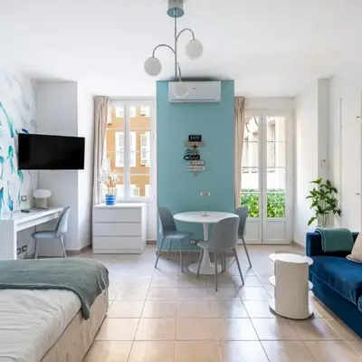 AZUR Apartment - Quiet City Center Location by the Sea