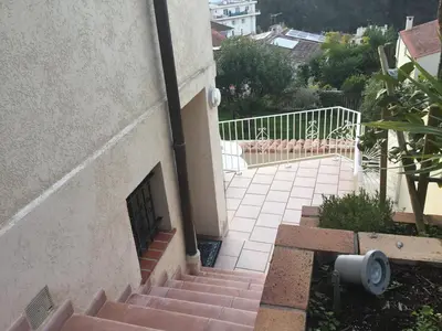 a set of stairs leading up to a building at Villa Paradiso, logement avec piscine, Nice Nord in Nice