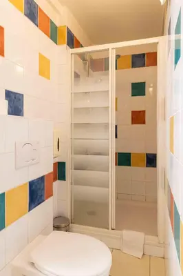 a bathroom with a toilet and a shower at Appartements Vivo in Cagnes-sur-Mer