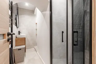 a bathroom with a shower and a sink at Magnifique appartement, Nice Centre Ville - Masséna in Nice