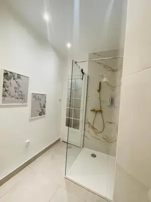 a glass shower stall in a white room at Studio récemment rénové proche gare et ville in Nice