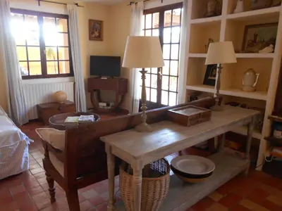 a living room with a table and two lamps at maison florentine in La Gaude
