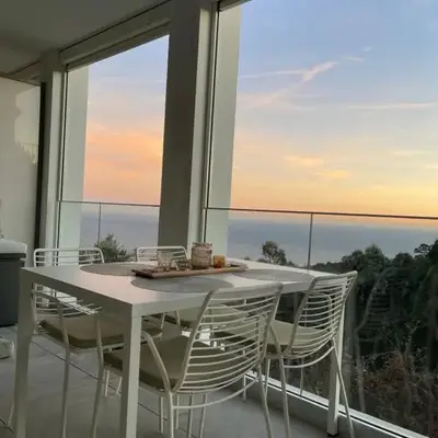 Appartement de luxe Eze village vue mer avec piscine