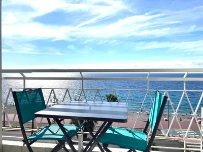 a table and chairs on a balcony overlooking the ocean at Residence le Florence in Nice