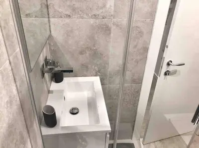 a bathroom with a white sink and a shower at Homelivia, Votre Appartement ideal pour découvrir Nice in Nice