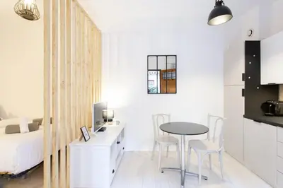 a small kitchen and dining room with a table and chairs at Jolie studio - Proche Promenade des anglais in Nice