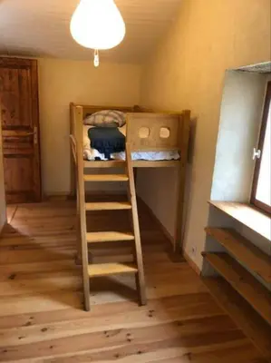 a bunk bed with a ladder in a room at Maison de village vue montagne in La Gaude