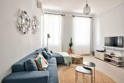 a living room with a blue couch and a tv at Very nice 2p with all comfort, city center Ac/wifi in Nice