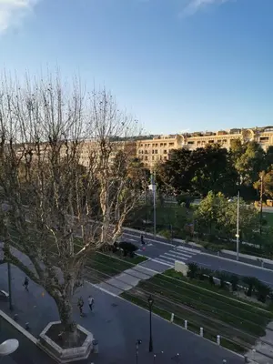a view of a park with a large building in the background at 2 pièces vieux Nice vue coulée verte in Nice