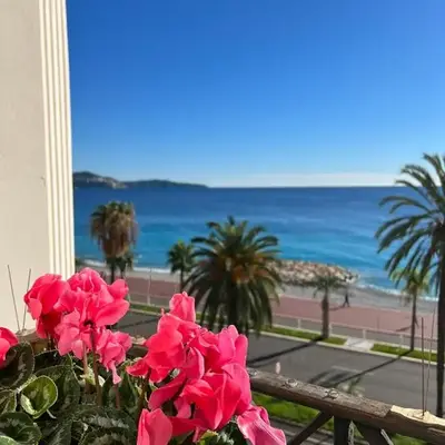 Luxury apartment with sea view on the first line Promenade des Anglais