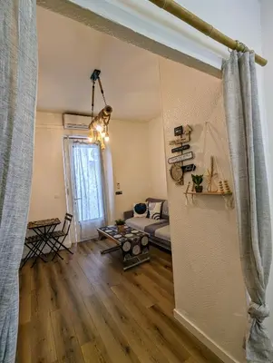 a living room with a couch and a table at Appartement cosy proche du port in Nice