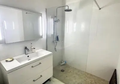 a white bathroom with a sink and a shower at Superbe Studio tout équipé/Proche mer et commodité in Saint-Laurent-du-Var