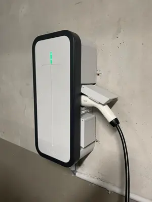 a computer monitor with a cord plugged into a wall at Q&R Renting - Appartement luxueux et Suites design- Parking AC Mer in Nice