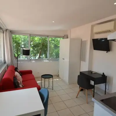 STUDIO CASSIN - next to tramway line 2 near airport