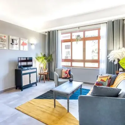 L12 Port window 1Bedroom Wifi 5mins beach & Nice's Cap