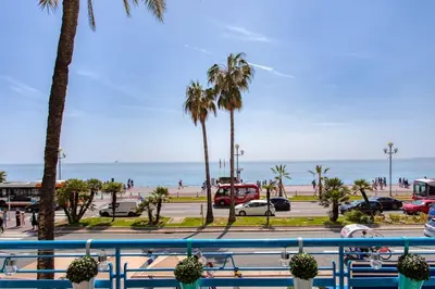a view of the beach and the ocean from a balcony at L14 2P Promenade Vue Mer climatisé, spacieux/ Balcon in Nice