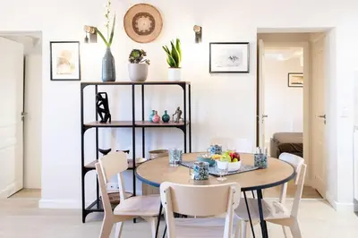 a dining room with a table and chairs at L16 Suite Malonat Vieux Nice 1 min Mer/ 2 chbres & AC in Nice