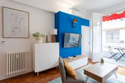 a living room with a table and a blue wall at L24 Meyerbeer Promenade 1min SEA & Negresco AC/Balcony in Nice
