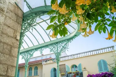 an ornate metal gate in front of a building at Appartement Atypique cœur de ville -AC- in Nice
