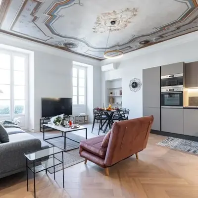 MY CASA - PHILIBERT - Traditional Apart with Historical Fresc